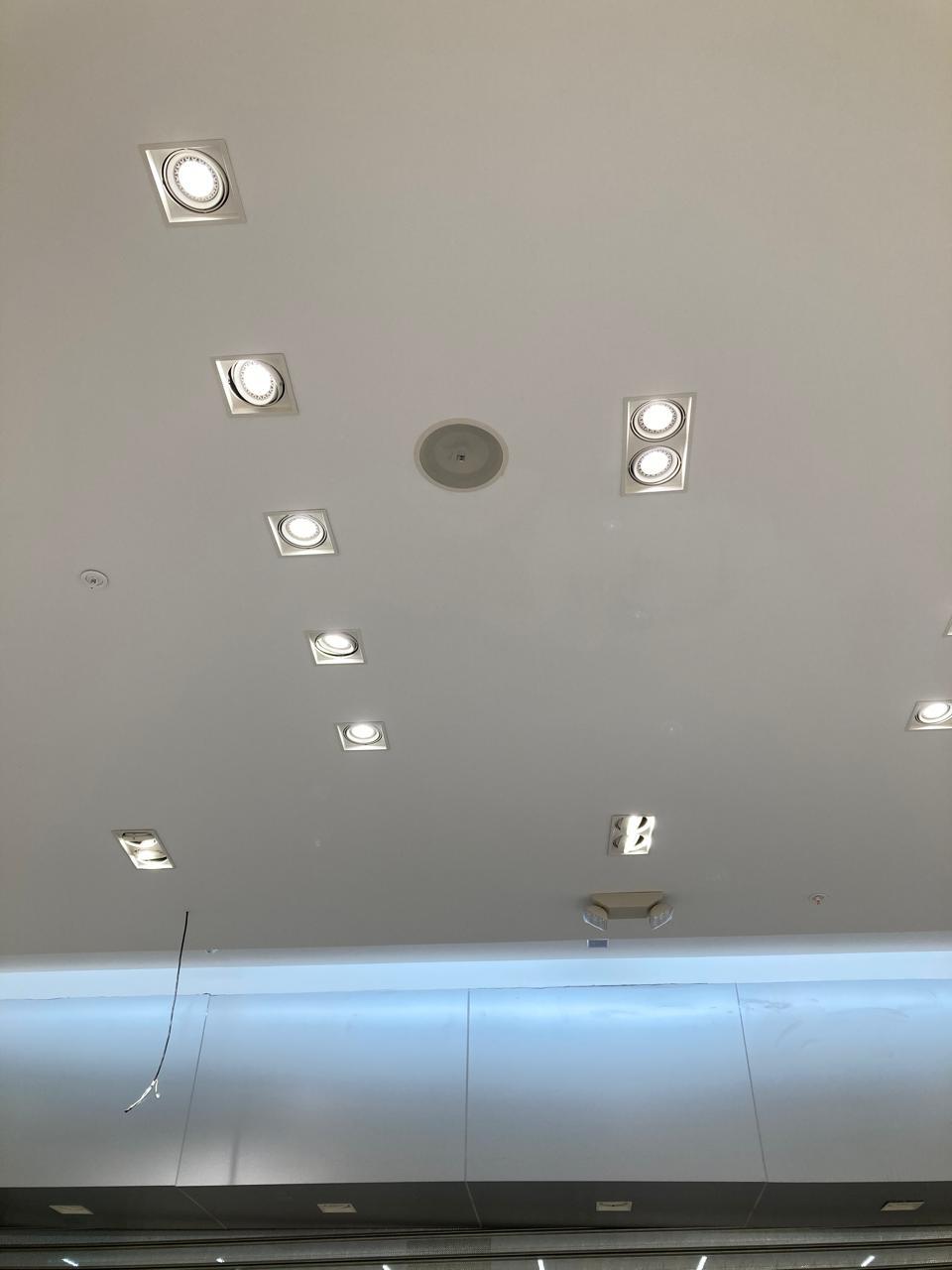 Instalación de luminarias empotradas en techo